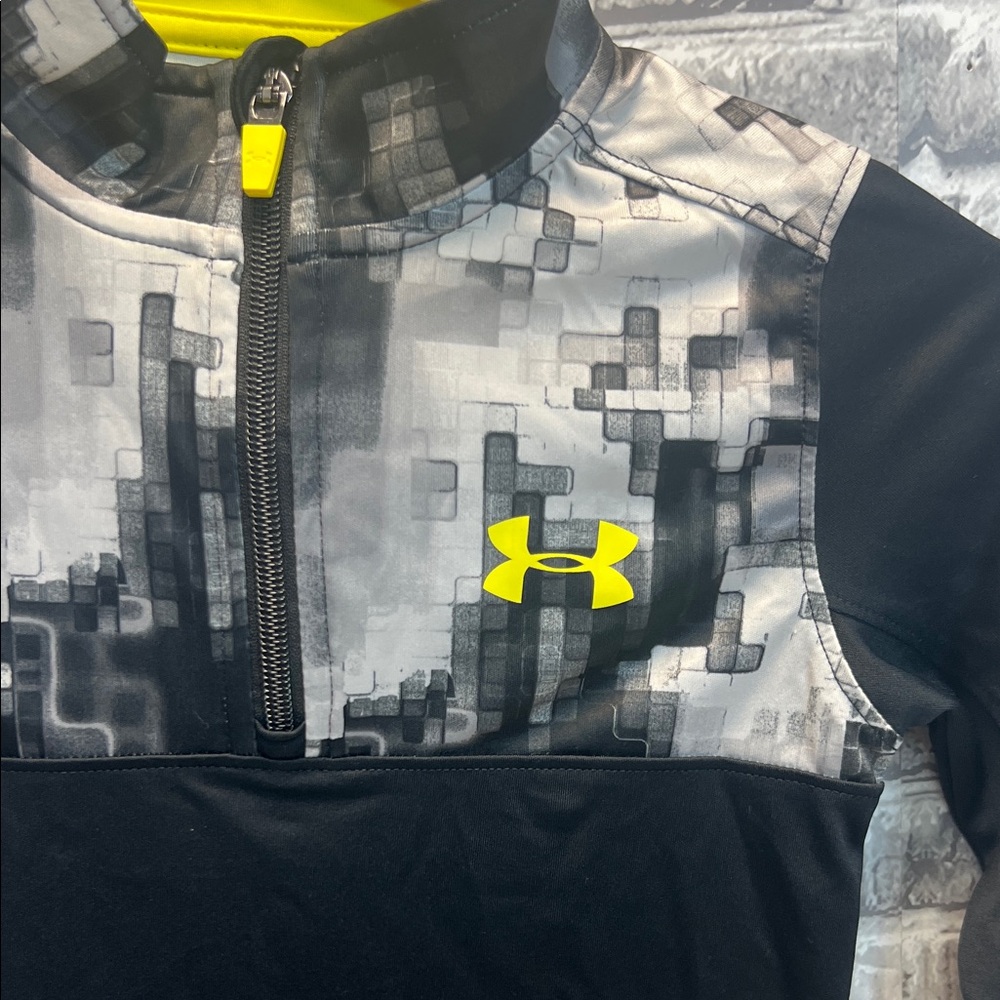 Boy's Under Armour quarter zip Pullover shirt - Picture 3 of 10